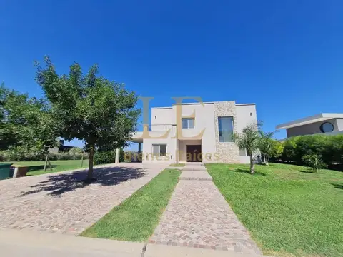Casa en Alquiler de 4 dormitorios