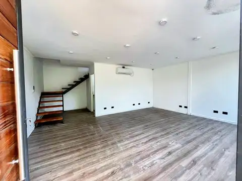 Oficina 4 ambientes con 2 baños