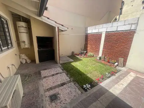 Depto Tipo Casa 3 ambientes con 2 baños