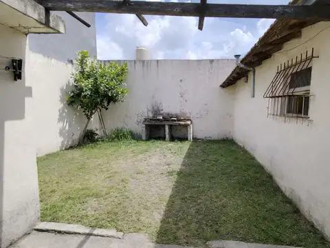 Casa 4 ambientes con 1 baño