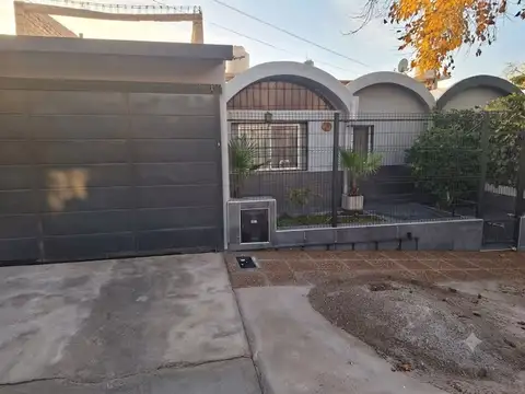 VENTA CASA 2 DORM. COCHERA APTA CRÉDITO GODOY CRUZ