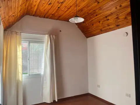 VENTA CASA 2 DORM. COCHERA APTA CRÉDITO GODOY CRUZ