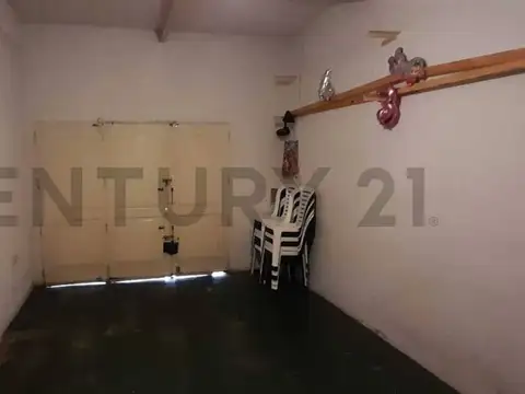Venta de pH al frente 2 ambientes con patio, terraza y cochera en Bernal