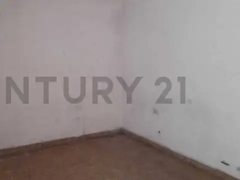 Venta de pH al frente 2 ambientes con patio, terraza y cochera en Bernal