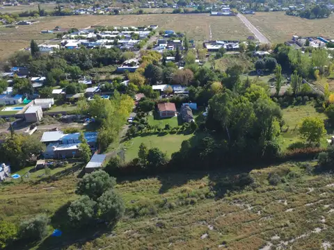 Casa con 8.000 m², pileta y quincho en Cuadro Nacional
