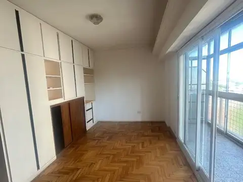 Monoambiente con balcón