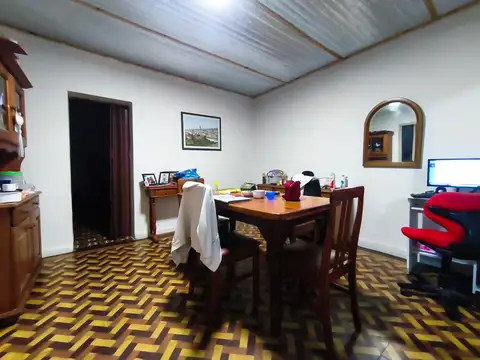 Casa en venta c/ cochera en Villa Gobernador Gálvez