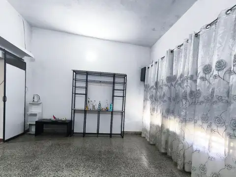 Casa 7 ambientes con 1 baño