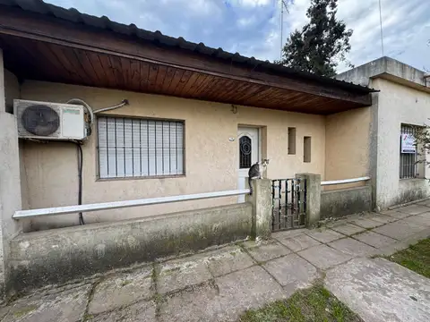 Casa 4 ambientes con 1 baño