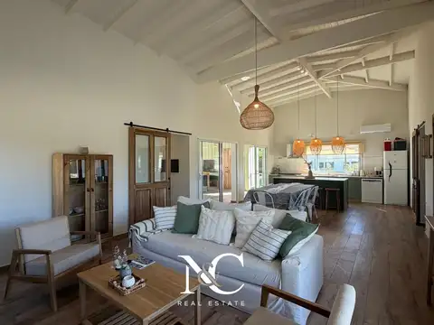 Casa 5 ambientes con 3 baños