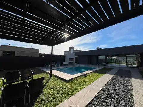 Casa en Venta en Roldan, USD 72.000