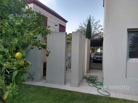 Casa 5 ambientes con 4 baños