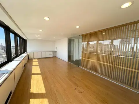 Oficina en Venta con 4 cocheras
