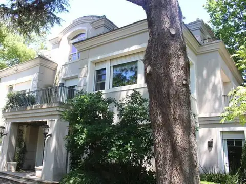 Casa en Venta con 3 cocheras