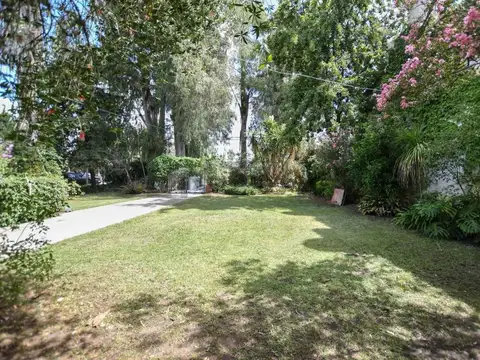 CASA QUINTA SOBRE AVDA. 7 PARQUE SICARDI