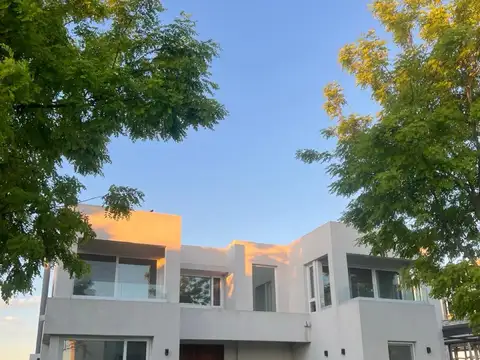 venta casa - barrio marinas - puertos del lago - al agua - oportunidad - 8 ambientes