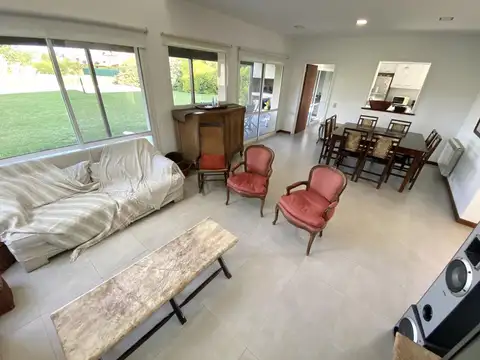 Casa en Alquiler Temporal con 1 cochera