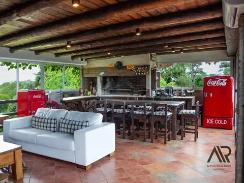 Casa en Venta con 2 cocheras