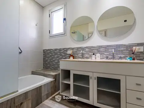 Casa 5 ambientes con 3 baños