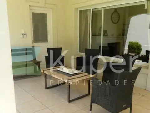 Casa en Alquiler Temporal con 1 cochera