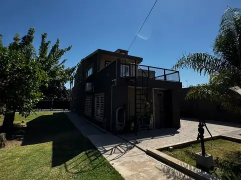 Casa 8 ambientes con 3 baños