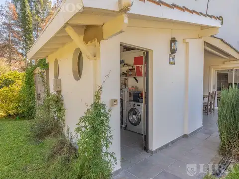 Casa en Venta con 3 cocheras