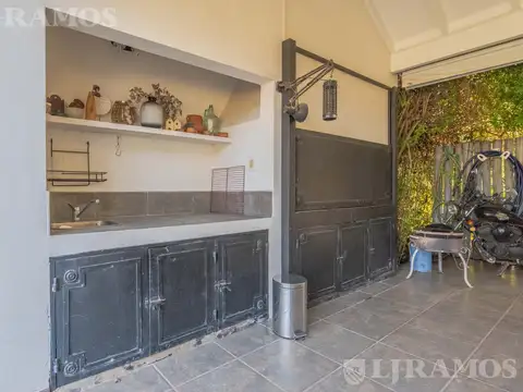 Casa 5 ambientes con 2 baños