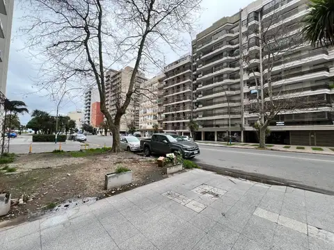 SEMIPISO DE TRES AMBIENTES EN LA PERLA CON BALCON