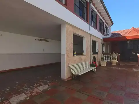 Venta de casa en Avellaneda 5 ambientes, quincho