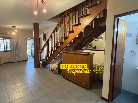 Depto Tipo Casa en Venta con 1 cocheras