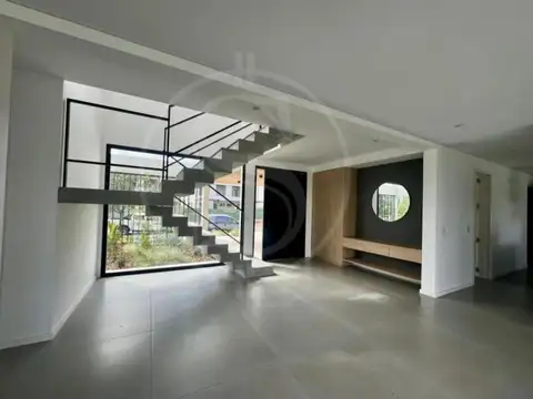 Casa 7 ambientes con 6 baños