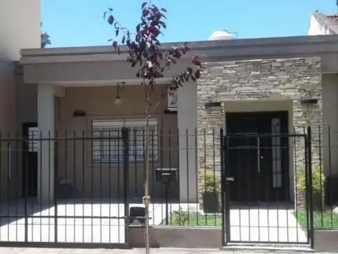 Casa 4 ambientes -  Ituzaingo