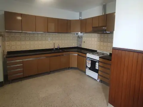 PH al fondo de 3 ambientes con jardin y terraza 