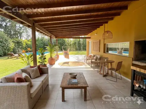 Casa 6 ambientes con 4 baños