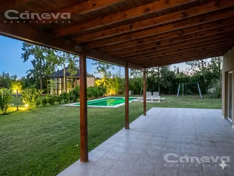 La Montura Pilar, Jardín, pileta, parrilla. 4 dormitorios   dependencia