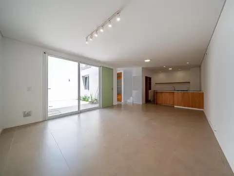 Casa en Venta - 3 Dormitorios - Pasillo - Reciclada