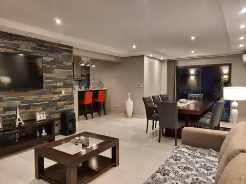 Casa con cinco dormitorios en Mendoza Capital