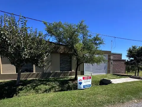Venta Casa quinta 1 dormitorio + pileta - Pujato 