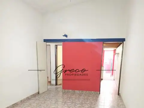 Chalet, Local y Departamento al fondo.