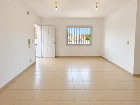 Departamento en Alquiler en Villa Cabrera, $ 850.000