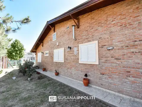 Casa en Venta con 2 cocheras