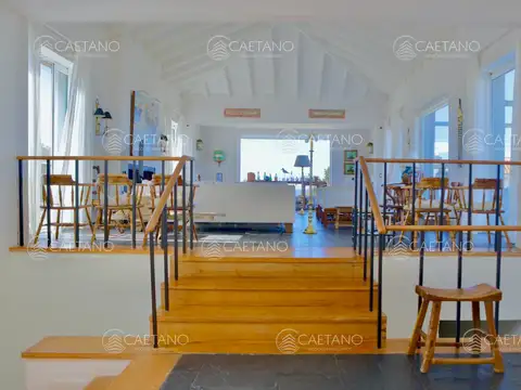 Casa 5 ambientes con 4 baños