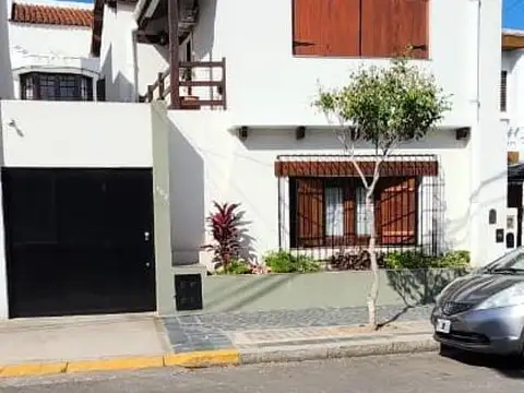 EXCELENTE CHALET MULTI FAMILIAR TODO A NUEVO CALIDAD, LOTE PROPIO GARAJE PASANTE VARIOS AUTOS