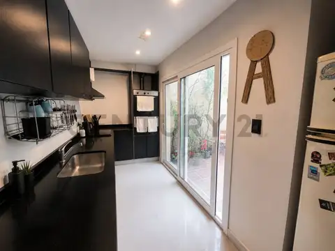 SE VENDE CASA EN DEVOTO + DEPÓSITO