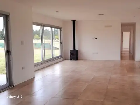 Casa 4 ambientes con 2 baños