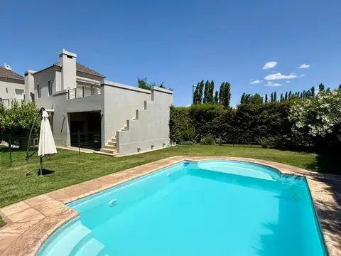 Venta Casa Categoria B° El Remanso Chacras Coria