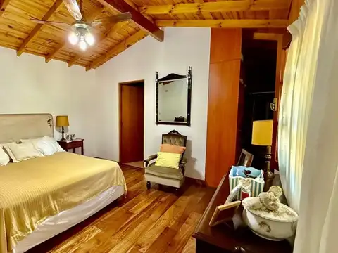 Casa en Venta con 3 cocheras