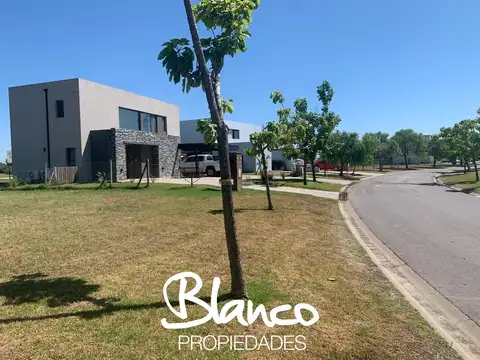 EL CANTÓN - NORTE 300