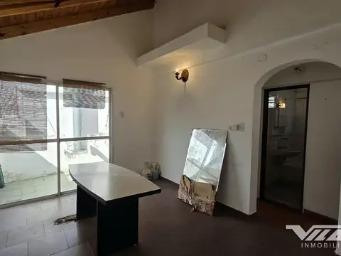 En Venta PH 3 amb. PA c/ patio y balcon. proximo a Av. Mitre, Laprida.  V. Martelli