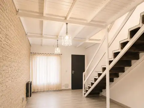 Depto Tipo Casa 2 ambientes con 1 baño
